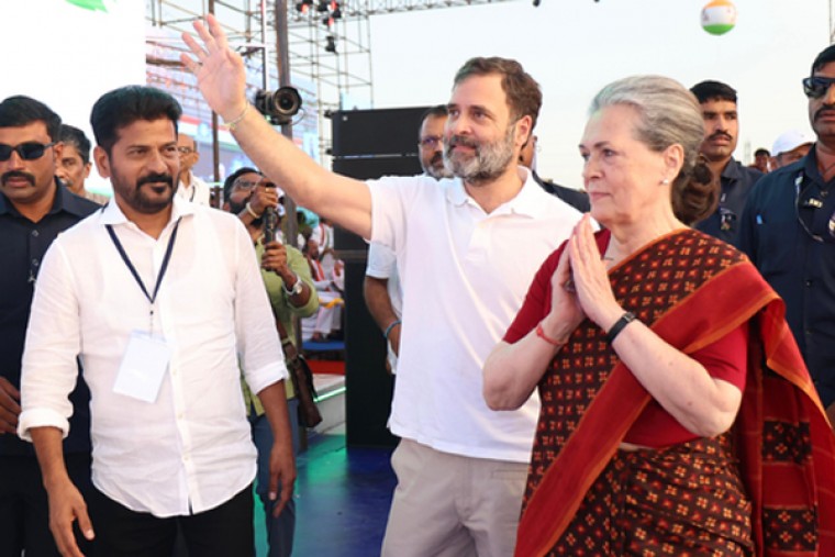 Congress demands PM's apology for 'insulting Telangana'