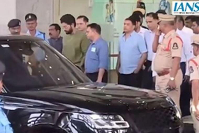 Allu Arjun on Tuesday visited KIMS Hospital