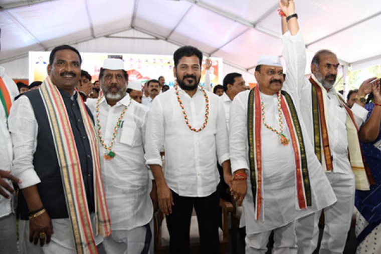 Telangana CM, ministers wait for audience with President over BC reservation issue