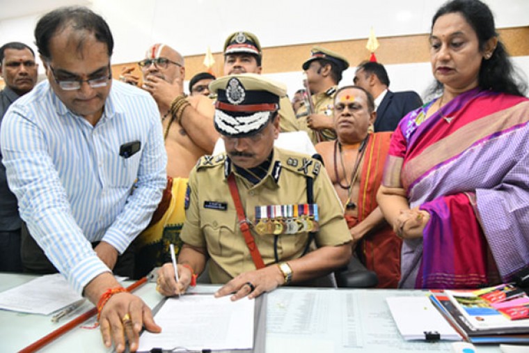 Shivadhar Reddy takes charge as Telangana DGP