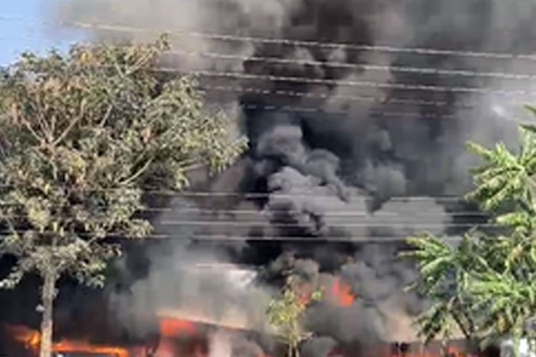 Several shops gutted in huge fire in old Hyderabad