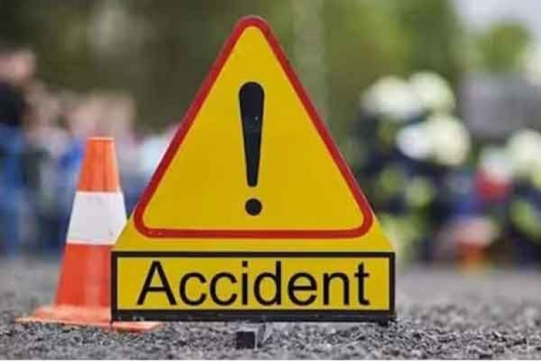 Five killed as car hits tree in Telangana