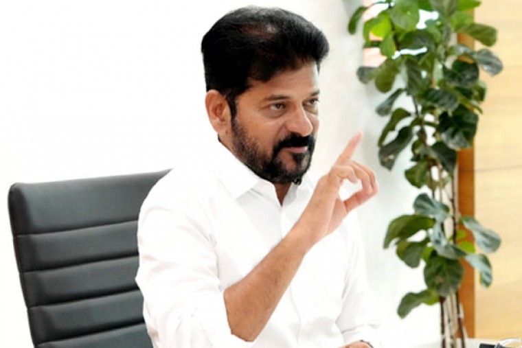 Telangana CM meets Rahul Gandhi, Mallikarjun Kharge on caste survey