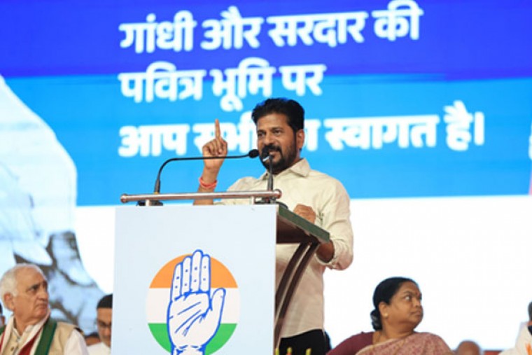 Join hands with Gandhi family to defeat BJP: Telangana CM