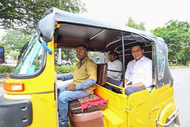 KTR accuses Rahul Gandhi of betraying Telangana's auto-rickshaw drivers