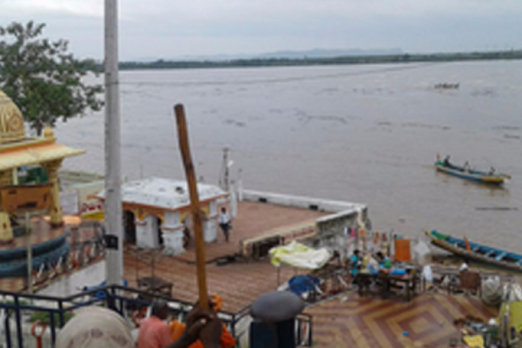 Godavari crosses first danger mark at Telangana's Bhadrachalam
