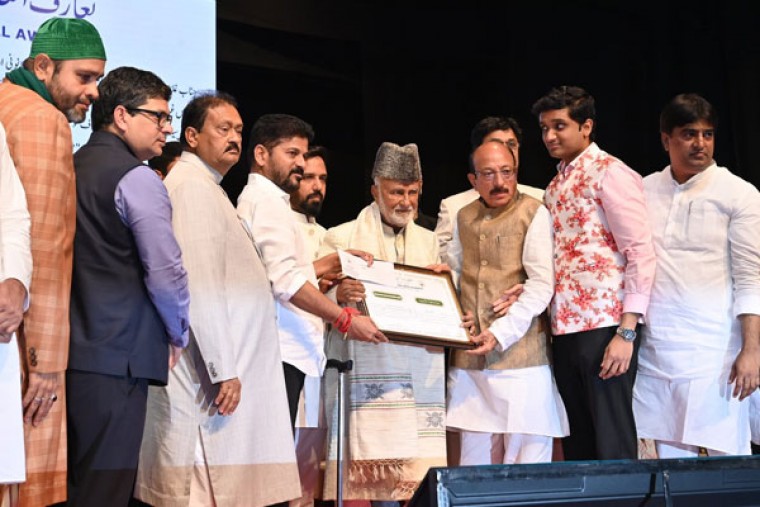 Modi Parivar divides people, Gandhi Parivar unites them: Telangana CM