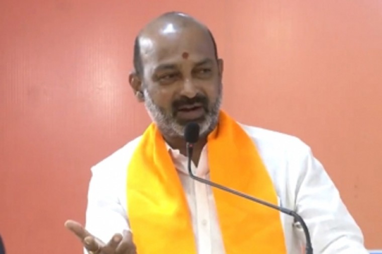 Bandi Sanjay Kumar refuses to apologise to KTR