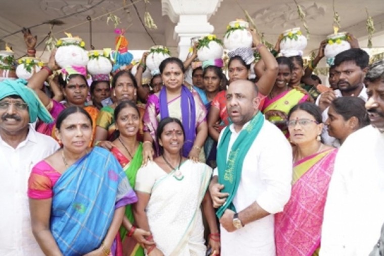 'Visit any household to see benefits of KCR's schemes', Kavitha dares Congress