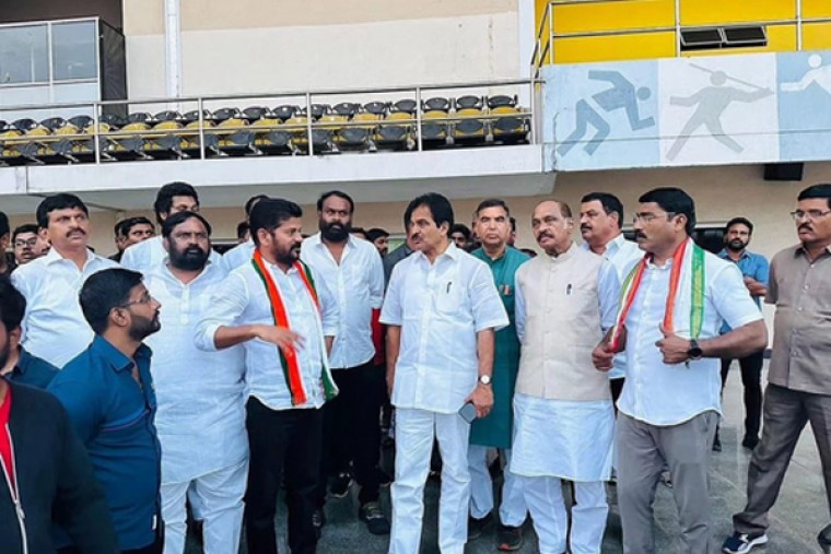 Venugopal in Hyderabad to review arrangements for CWC meet, rally