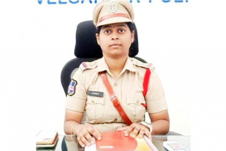 Telangana woman SI killed in road accident