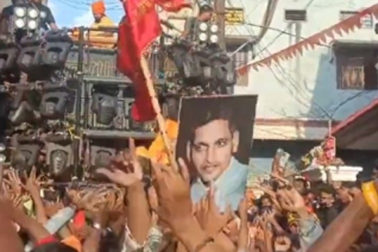 Godse's picture displayed during Shobha Yatra in Hyderabad