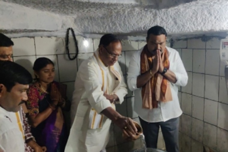 Devotees throng Shiva temples across Telangana
