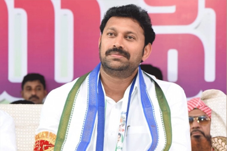 Telangana HC adjourns hearing on Avinash Reddy's anticipatory bail plea
