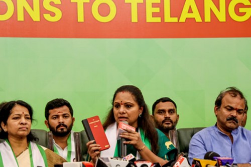 Kavitha warns Centre of indefinite 'Rail Roko' protest over Backward Class reservation