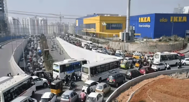 అద్భుత ప్రయోగం దిశగా పోలీసులు..ఐటీ కారిడార్‌లో ట్రాఫిక్‌కు చెక్