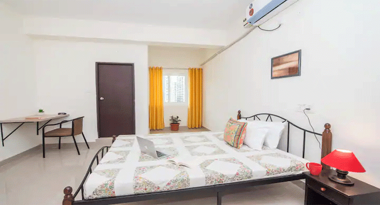 ఒకే గదిలో అమ్మాయిలు, అబ్బాయిలు.. కో లివింగ్ రూమ్స్‌పై పోలీసుల మెరుపుదాడులు