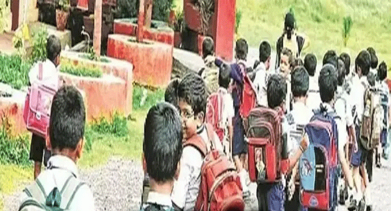 శ్రీ చైతన్య పాఠశాల సీజ్.. విద్యార్థులను వేరే బ్రాంచ్‌కు తరలించిన అధికారులు