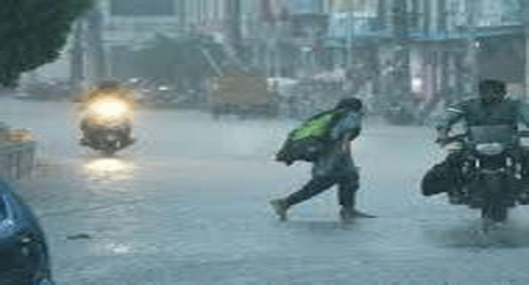 హైదరాబాద్ నగరంలో 3 గంటల పాటు భారీ వర్షం.. బయటకు రావద్దంటూ హెచ్చరిక జారీ 