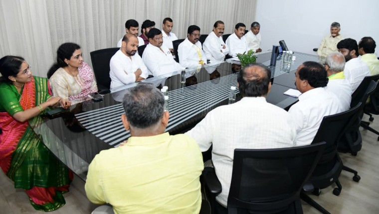 చంద్రబాబు చాలా కాలం తర్వాత తెలంగాణ పార్టీ వ్యవహారాలపై ప్రత్యేకంగా దృష్టి 