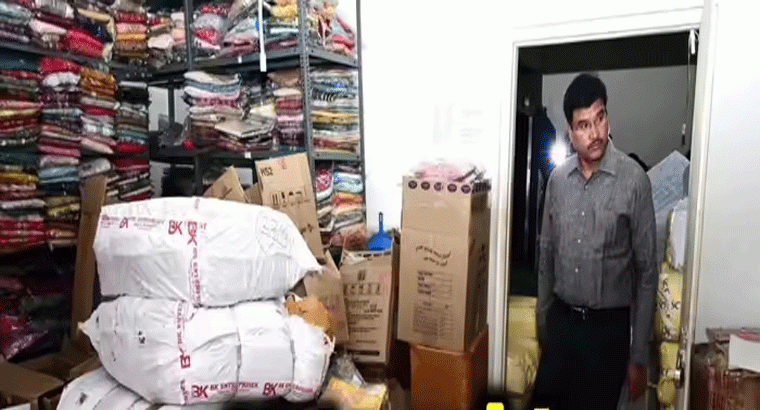 జూబ్లీహిల్స్‌లో వస్త్ర దుకాణం సీజ్.. నాంపల్లిలో మరో షోరూం కూడా....ఫైర్ సేఫ్టీపై హైడ్రా త‌నిఖీలు షురూ