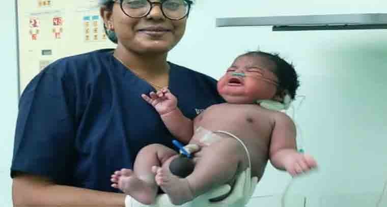 భద్రాచలం ఆసుపత్రిలో జన్మించిన  5.2 కిలోల బరువున్న మగ శిశువు