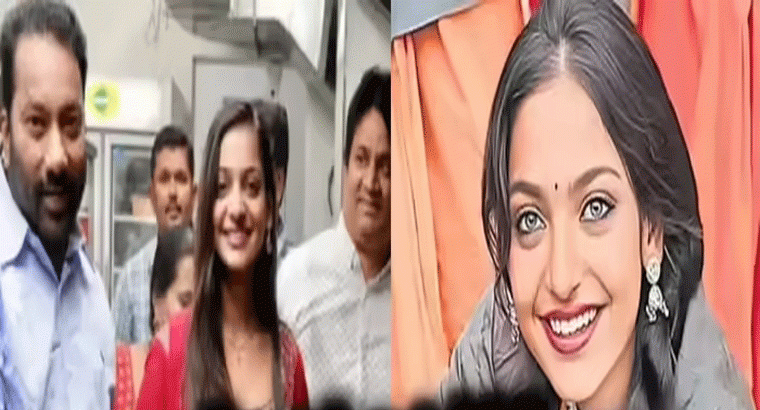 హైదరాబాద్‌లో ప్రత్యక్షమైన మోనాలిసా....హోటల్ ప్రారంభోత్సవానికి వచ్చి సందడి