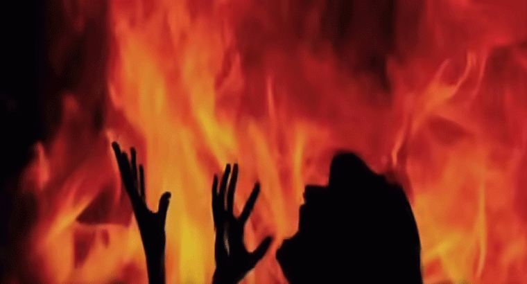 ప్రియుడి భార్యపై పెట్రోల్ పోసి నిప్పంటించిన మహిళ.. 5 నెలల చిన్నారికి కూడా తీవ్ర గాయాలు