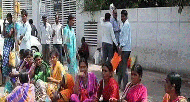 తెలంగాణలో కొత్త రకం మోసం,,,,తమ ప్రయోజనం కోసం సామాన్యులను పాచిక చేస్తూ