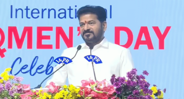 కాలేజీ అమ్మాయిలకు ఎలక్ట్రిక్ స్కూటీలు, మహిళలకు ఏసీ బస్సుల్లో ఫ్రీ జర్నీ