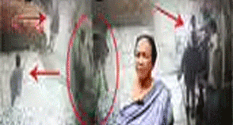 వృద్ధురాలిపై కానిస్టేబుల్ కుటుంబం దాడి