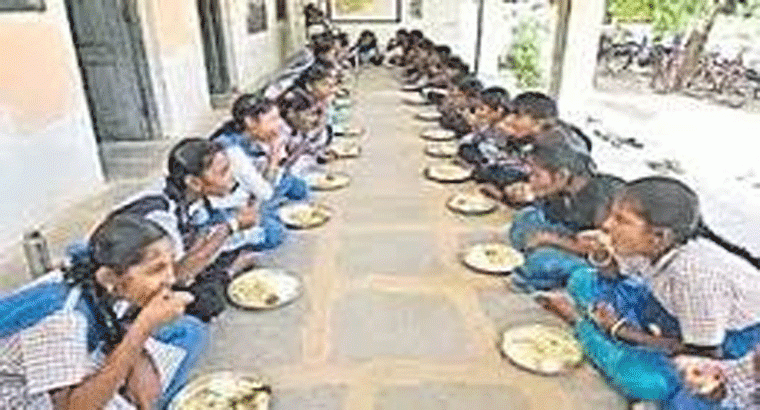 వికటించిన మధ్యాహ్న భోజనం.. 44 మంది విద్యార్థులకు అస్వస్థత