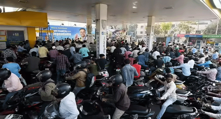 హైదరాబాద్‌లో పెట్రోల్ కొరత ఉందా..?,,వదంతులు నమ్మవద్దని డీలర్ల సూచన
