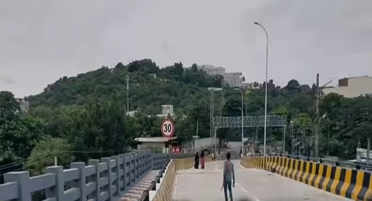 ట్టకేలకు ఆ ఏరియాలో ట్రాఫిక్ కష్టాలకు చెక్.. రేపే బ్రిడ్జి ప్రారంభం