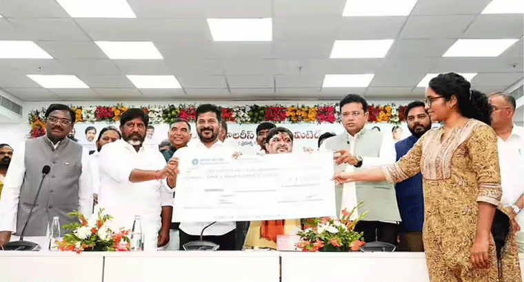తెలంగాణలో వారందరికీ .... ఒక్కొక్కరికీ రూ.లక్ష సాయం
