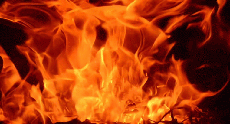 నాంపల్లిలో అగ్నిప్రమాదం,,,,భవనంలో చిక్కుకున్న ఆరుగురు