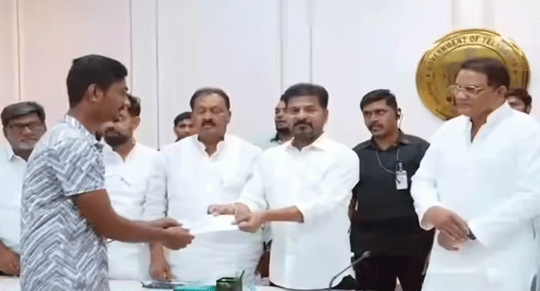 సౌదీ బస్సు ప్రమాద బాధితులకు,,, పరిహార చెక్కులు అందించిన సీఎం రేవంత్ రెడ్డి