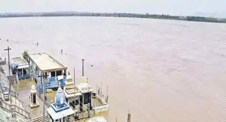 గోదావరి ఉగ్రరూపం.. భద్రాచలం వద్ద పెరుగుతున్న నీటిమట్టం