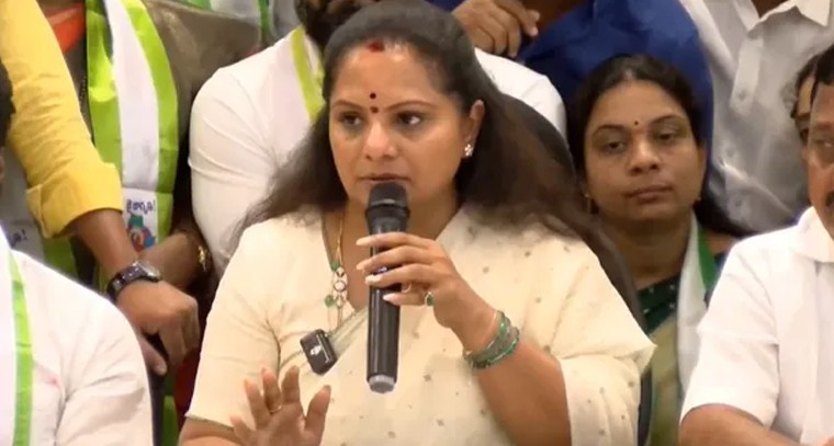 బీఆర్ఎస్ ఎమ్మెల్సీ కవిత సంచలన ఆరోపణలు.. సంతోష్ రావుపై అటవీ భూముల కాజేసే కుట్ర ఆరోపణ

