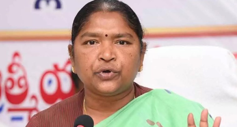 కాళేశ్వరం వివాదంలో కల్వకుంట్ల కుటుంబ డ్రామా.. సీతక్క సంచలన వ్యాఖ్యలు

