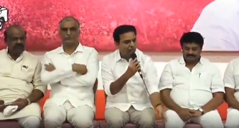 BRS నుండి కాంగ్రెస్ పై 'బాకీ కార్డు' అస్త్రం.. స్థానిక ఎన్నికల సమరానికి సిద్ధం!

