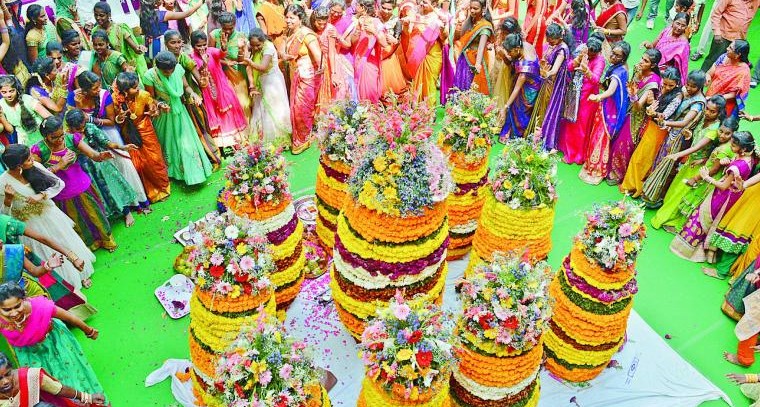 బతుకమ్మ.. తెలంగాణ సంస్కృతికి ఒక రంగుల తోరణం

