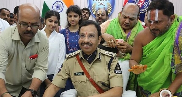 సైబరాబాద్ తరహాలో భాగ్యనగరంలోనూ సజ్జనార్ మార్క్! బెట్టింగ్ యాప్స్‌పై ఉక్కుపాదం, ఆహార కల్తీ కట్టడికి ప్రత్యేక టాస్క్‌ఫోర్స్

