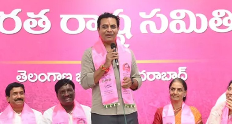 బీసీ రిజర్వేషన్లపై కాంగ్రెస్ మోసం చేసిందని కేటీఆర్ ఆరోపణ..!

