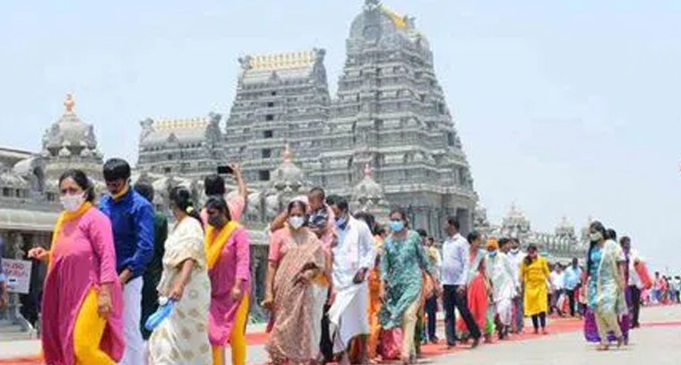 యాదాద్రిలో పోటెత్తిన భక్తజనం.. లక్ష్మీనరసింహుడి ఉచిత దర్శనానికి 2 గంటల నిరీక్షణ

