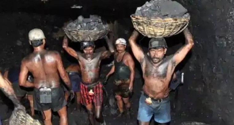 సింగరేణి కార్మికులకు దసరా పండుగ కానుక

