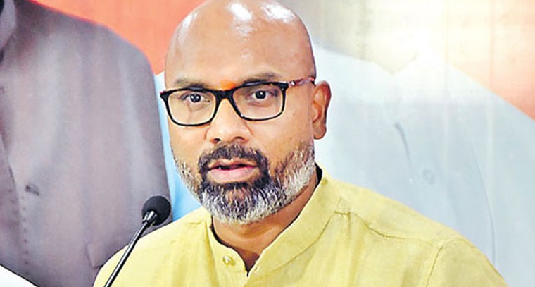 కాంగ్రెస్-బీఆర్‌ఎస్ 'దోస్తీ'పై బీజేపీ ఎంపీ అరవింద్ ఫైర్.. బీసీలను వాడుకుని 'డైవర్షన్ పాలిటిక్స్' చేస్తున్నారని ఆరోపణ

