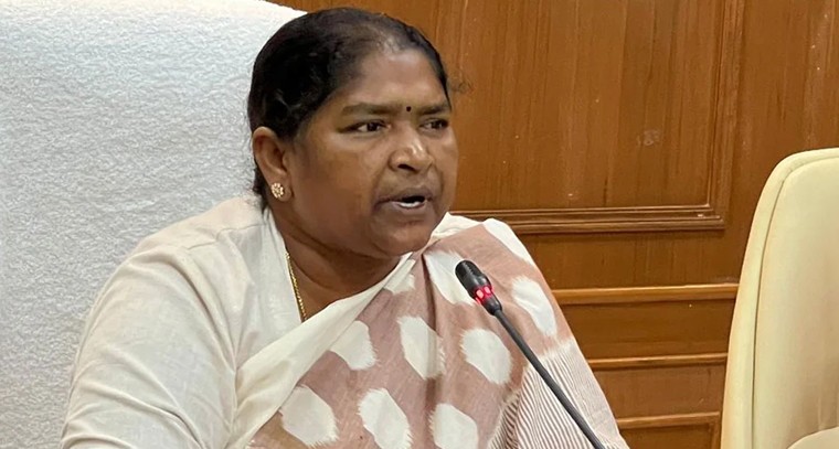 తెలంగాణ అంగన్వాడీలు.. దేశానికి ఆదర్శ మార్గం: మంత్రి సీతక్క

