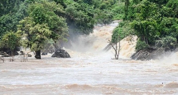 తుఫాను బీభత్సం.. తెలంగాణ, ఏపీలో ఆకస్మిక వరదల ముప్పు! పలు జిల్లాలకు ఐఎండీ 'ఫ్లాష్ ఫ్లడ్' హెచ్చరికలు

