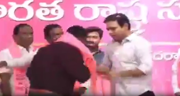 బీజేపీకి బిగ్ షాక్.. జూబ్లీహిల్స్‌లో బీఆర్‌ఎస్‌లోకి మహేష్ చేరిక!

